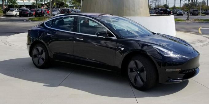 geriausios programėlės: „Tesla Model 3“