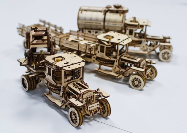 Apžvalga UGEARS dizaineris: medinis sunkvežimis, kad eina be baterijų
