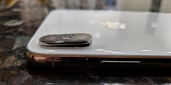 Trapus stiklo "iPhone kamera XS max: modulis nutolo nuo kūno