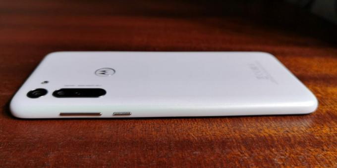 „Motorola Moto G8“: dizainas ir ergonomika