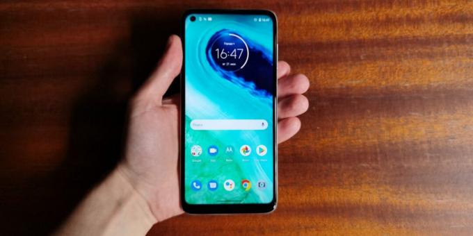 „Motorola Moto G8“: dizainas ir ergonomika