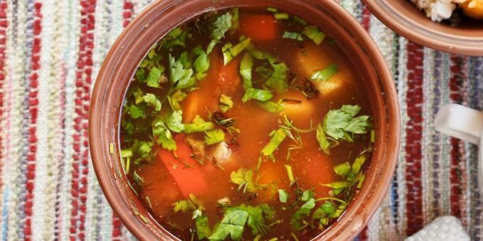 Paprasta daržovių sriuba puoduose