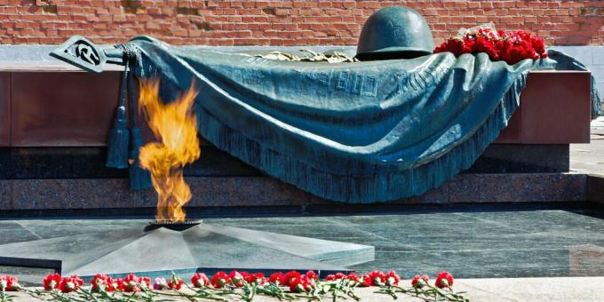Amžina liepsna prie nežinomo kareivio kapo Maskvoje