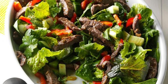 Jautienos patiekalai: Aštrus salotos su jautiena ir žolelėmis