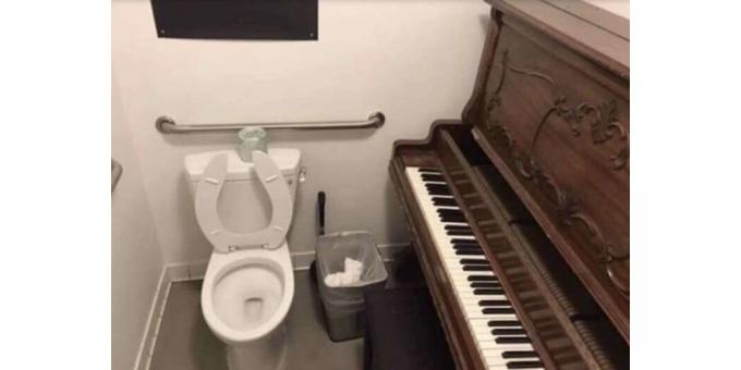 Piano į tualetą