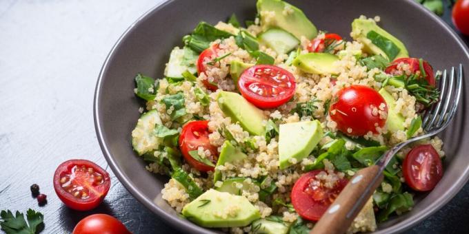Salotos su kvinoja ir avokadu