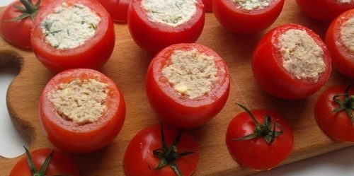 Pomidorai įdaryti su menkių kepenų