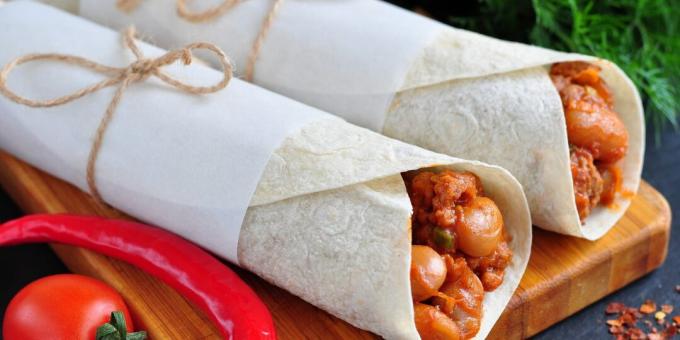 Burrito su vištiena, pupelėmis ir pomidorais