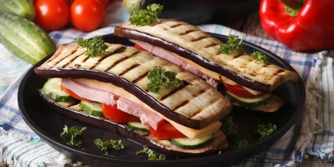 Baklažanų sumuštiniai su kumpiu ir sūriu
