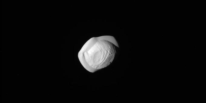 Nuotraukų erdvė: kukulis ant Saturno orbitos