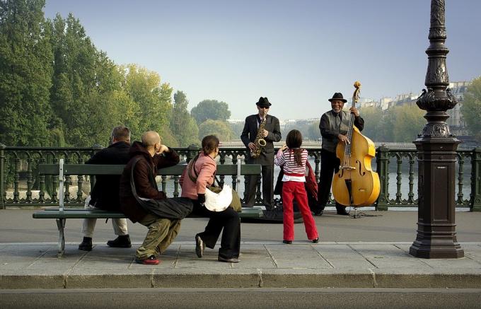 Gatvės muzikantai Paryžiuje