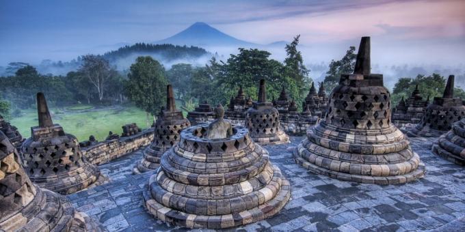 Azijos teritorija yra ne veltui pritraukti turistų: šventykla kompleksas Borobuduras, Indonezija
