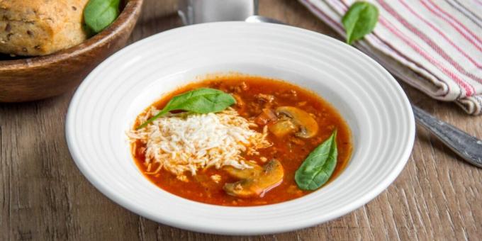 Pomidorų sriuba su malta mėsa ir grybais