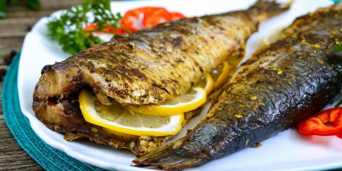 Žuvis su citrina ir majonezu orkaitėje: paprastas receptas
