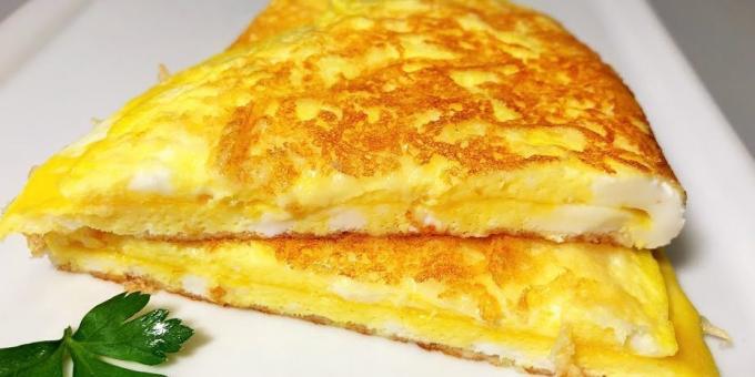Greita Pusryčiai: plakta kiaušinienė su traškia sūrio plutele