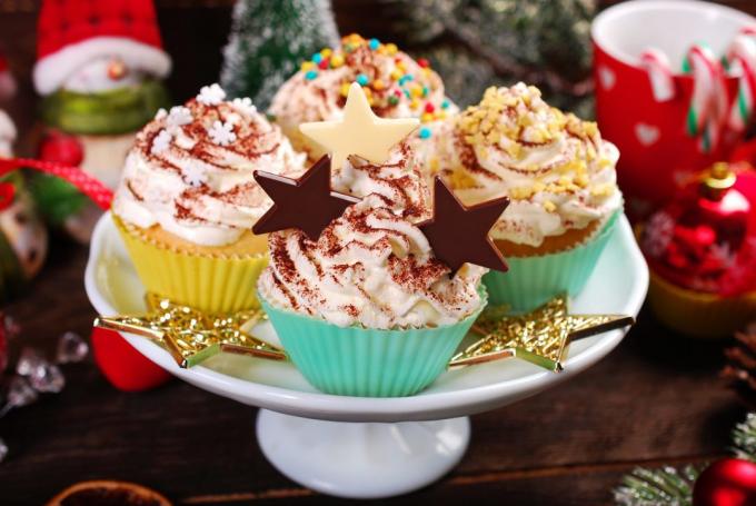 Ką rengtis Naujųjų Metų: varškės cupcakes su šokoladu
