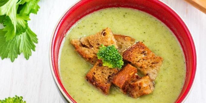 Salierų sriuba su brokoliais ir skrebučiais