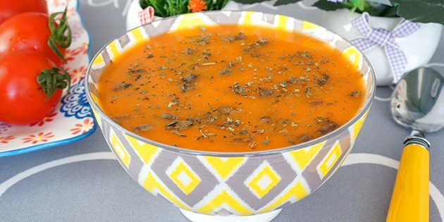 Kaip virėjas vištienos kepenis: pomidorų sriuba su vištienos kepenėlių