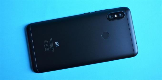 Apžvalga Xiaomi "Redmi Pastaba 6 Pro": Atgal dangtelis