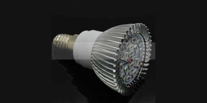 LED lempos skatinti augalų augimą