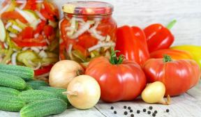 Agurkų ir pomidorų salotos žiemai - „Lifehacker“