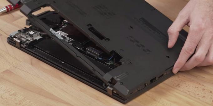 Kaip prijungti SSD prie nešiojamojo kompiuterio: nuimkite dangtelį