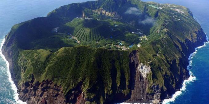 Azijos teritorija yra ne veltui pritraukti turistus: vulkaninis salos Aogasima, Japonija
