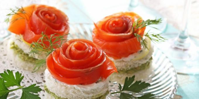 Šventiniai sumuštiniai su raudona žuvimi