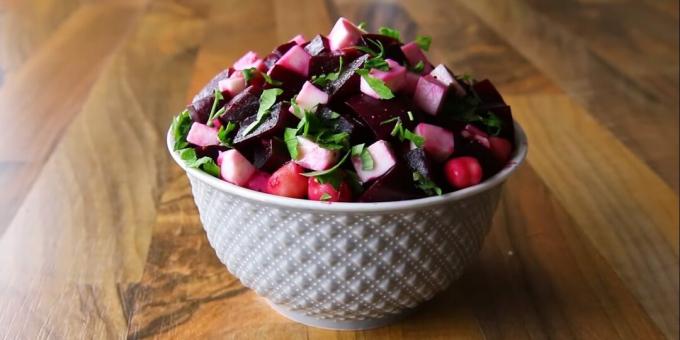 Dietiniai receptai: Burokėlių salotos su feta, avinžirniais ir citrinų padažu