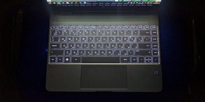 "HP Spectre X360: klaviatūra su apšvietimu
