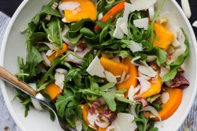 Receptas: Žiemos sveikas salotas c persimonai