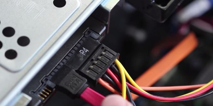 Kaip prijungti SSD prie nejudančio kompiuterio: prijunkite diską Prijunkite diską