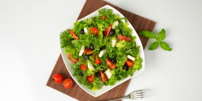 Šventinės „Feta“ pomidorų salotos: paprastas receptas