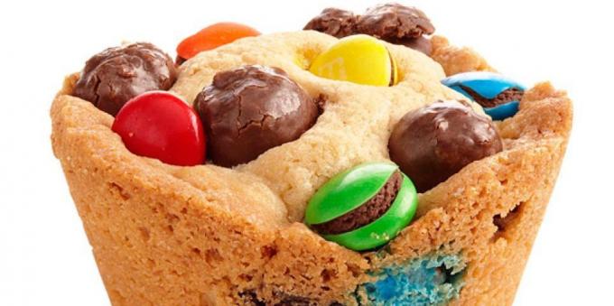 Receptai skanus slapukus: Cupcakes su "M & M