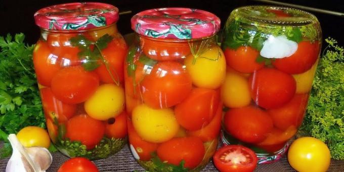 Receptai: Marinuoti pomidorai su žolelių