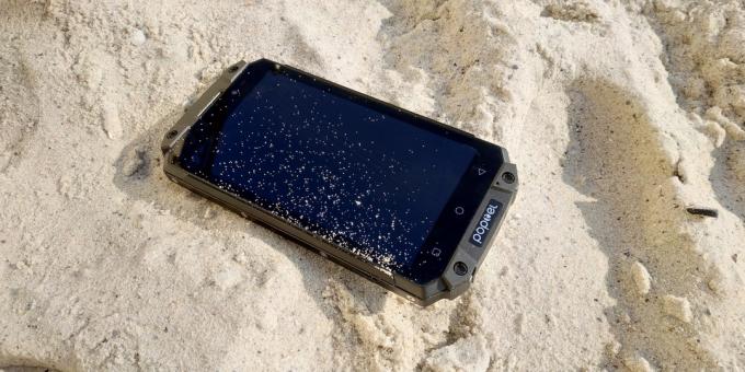 Saugomos smartfon Poptel P9000 Max: On the beach
