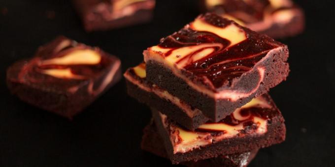 Brownie su kakava ir grietinėlės sūriu a la "Red Velvet"