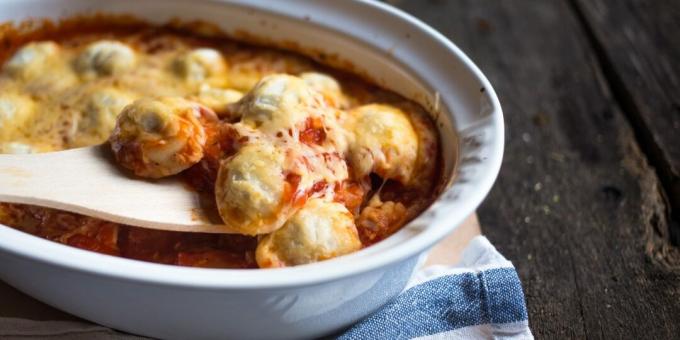 Itališkų koldūnų užkepėlė su pomidorais, česnaku ir sūriu