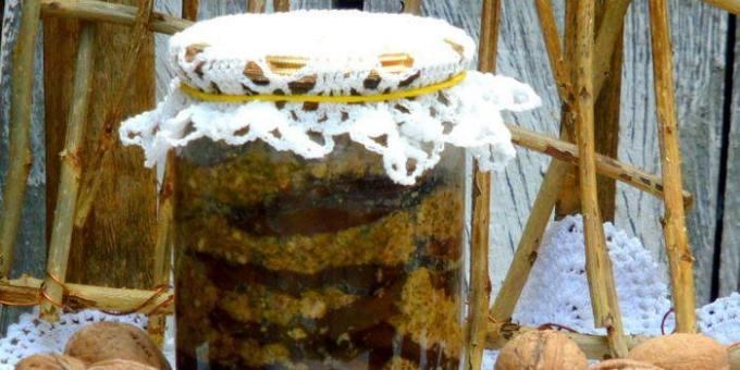 Skanus Baklažanai žiemą: kepta baklažanų su graikiniais riešutais