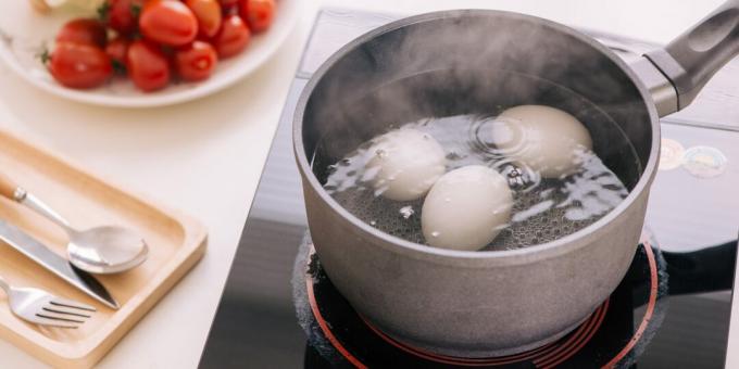 Kaip ir kiek virti minkštai virtus kiaušinius ant viryklės