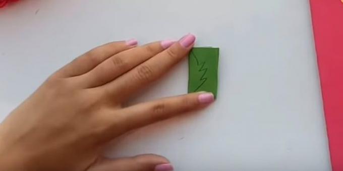 Gimimo diena kortelė su savo rankas: iškirpti iš žaliosios knygos lapų