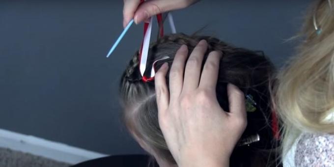 Nauja šukuosena mergaitėms: Przykrępować juosta
