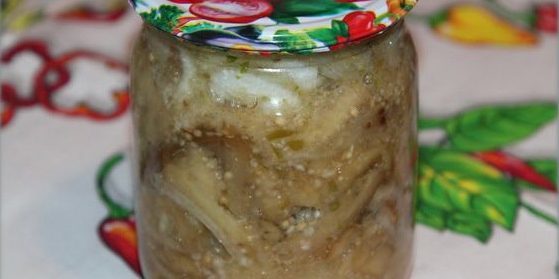 Skanus Baklažanai žiemą: Spicy kepti baklažanai su svogūnais