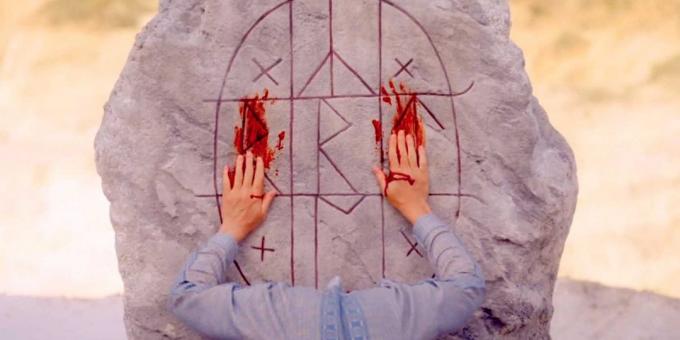 Filmas "saulėgrįža" 2019: priekaba mirksi paslaptingą asmenį, žmonės kilimo ir ritualai aiškiai primenantį tikrą magijos rūšis