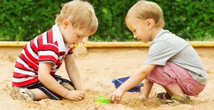 bendravimas su savo vaiku: smėlio terapija