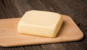 Naminis sūris, pagamintas iš varškės ir pieno