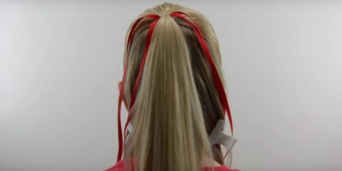 Nauja šukuosena mergaitėms: takoskyra plaukus ir kaklaraištis juostelės