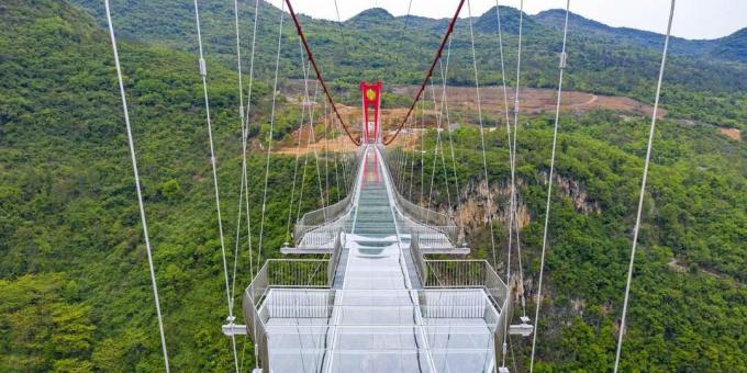 Baisiausi tiltai: Huangčuano trijų tarpeklių stiklo tiltas