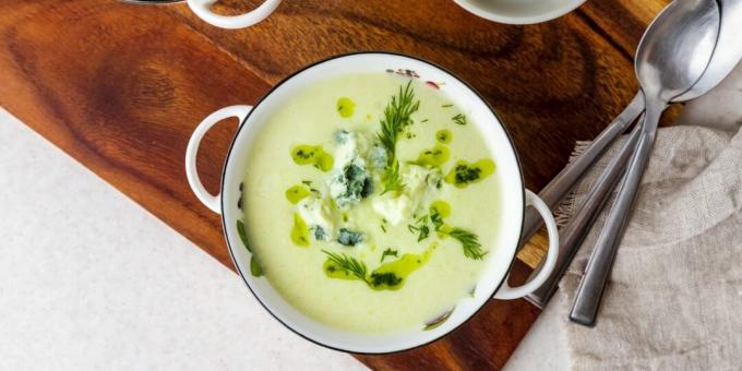 Brokolių ir cukinijų sriuba su pelėsiniu sūriu
