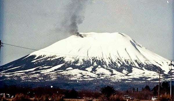 Išdaigų balandžio 1: atsibudę ugnikalnio